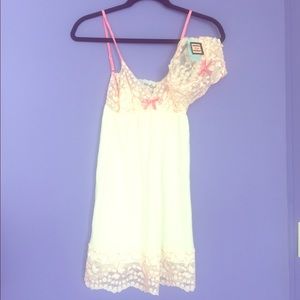 Cream w pink trim nighty w lace panties